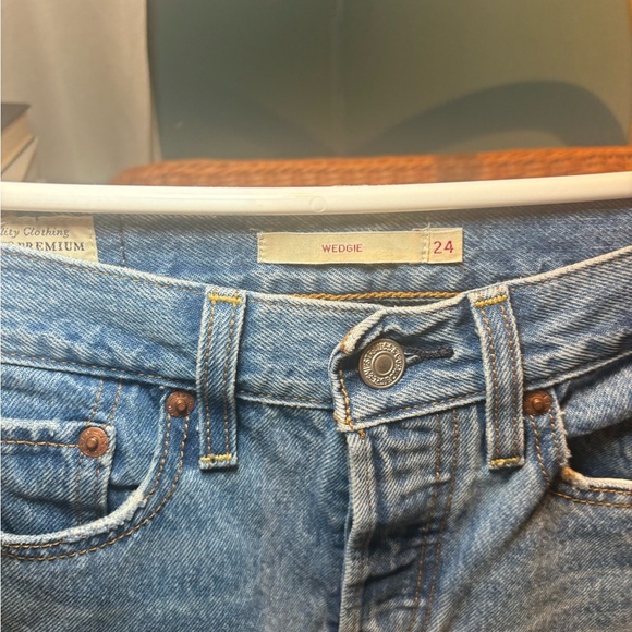 Levis Wedgie Straight Jeans - Picture 5 of 8